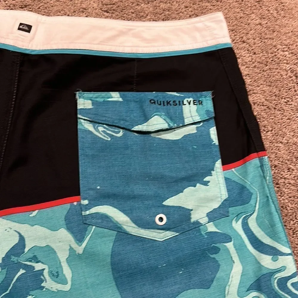 Quicksilver! Boardshorts very good condition size 38!